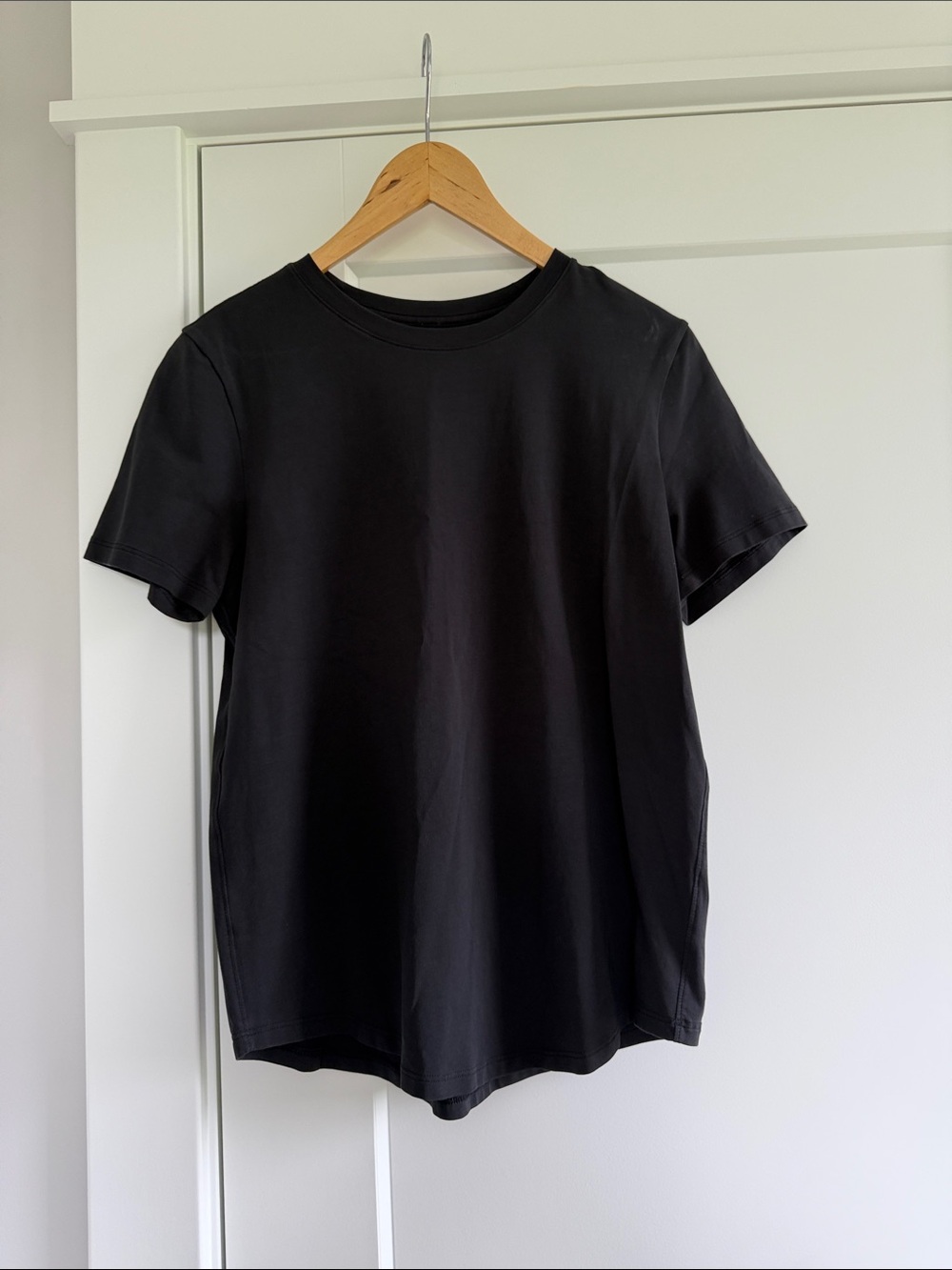 lululemon athletica Black Short Sleeve Crew Tee 6/8
